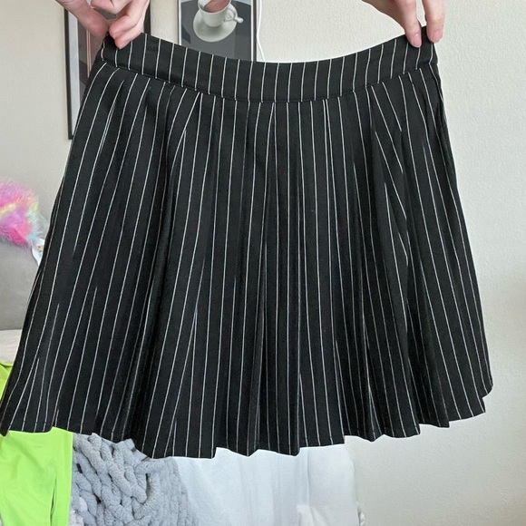 PLT Pinstripe Skirt 🖤 - Picture 2 of 4